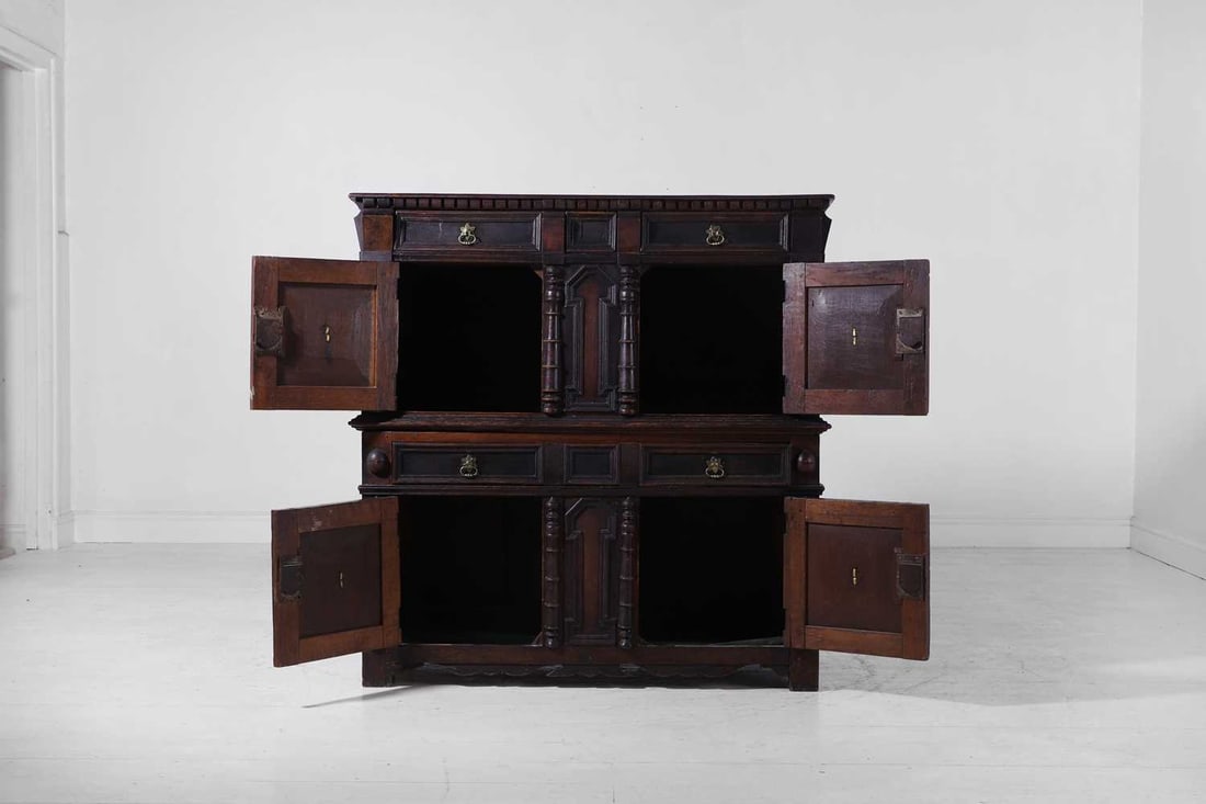 A James II oak cupboard Circa 1680 - 3