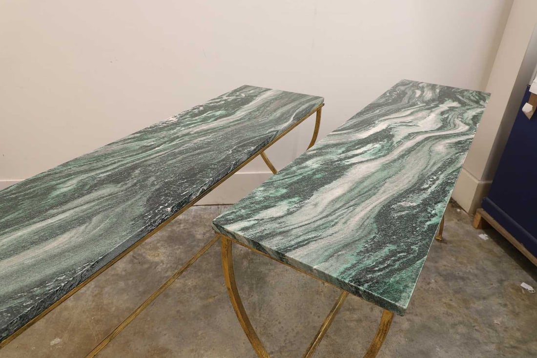 A pair of marble and brass console tables Of recent manufacture - 3