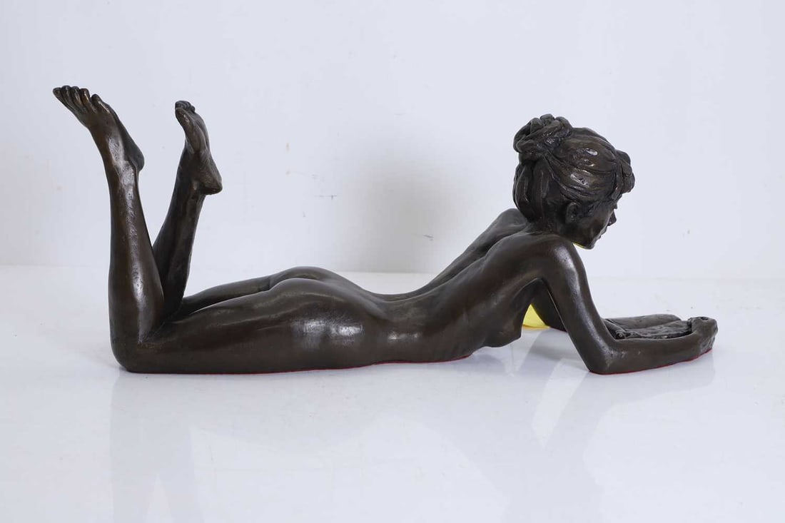 Anya with a book 21st century - 2