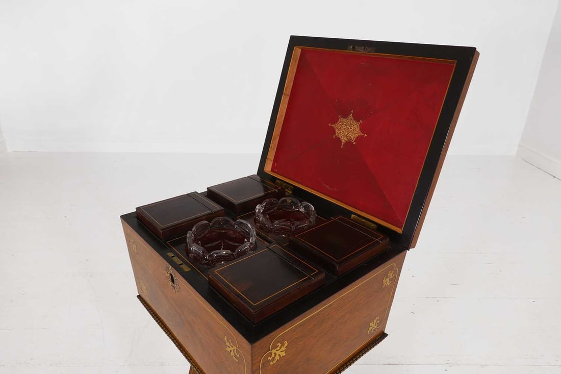 A Regency rosewood and cut-brass teapoy Circa 1820 - 7