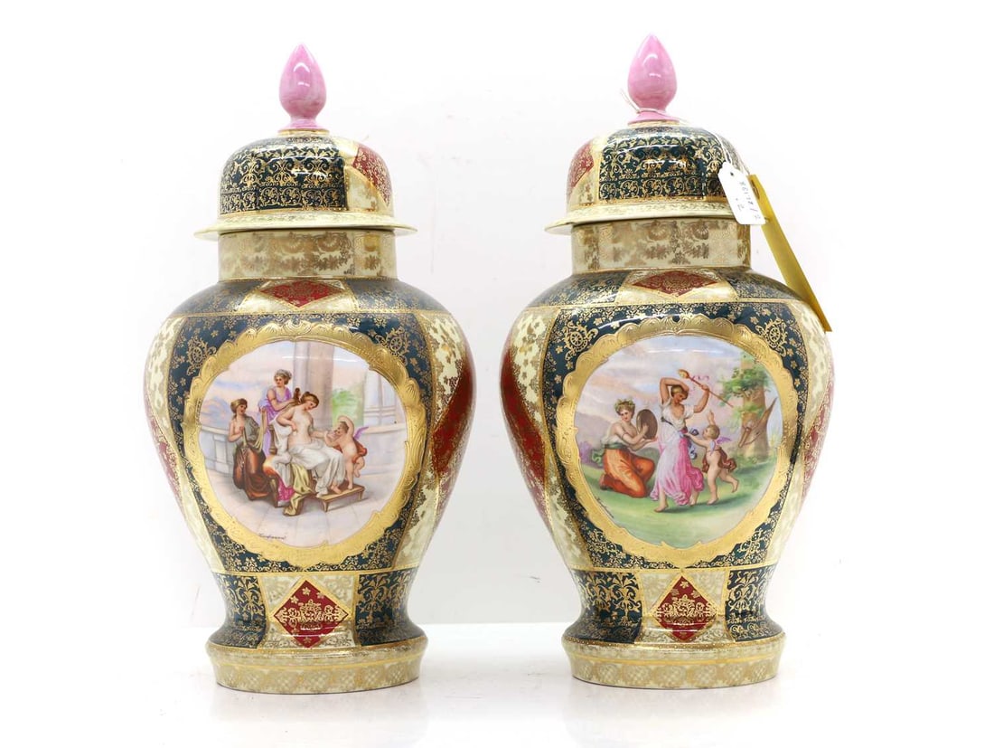 A pair of Vienna porcelain jars and covers 20th century (1 of 2)