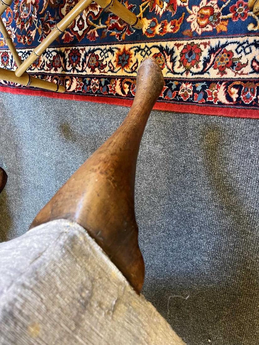 A Queen Anne-style walnut wing armchair 19th century - 14