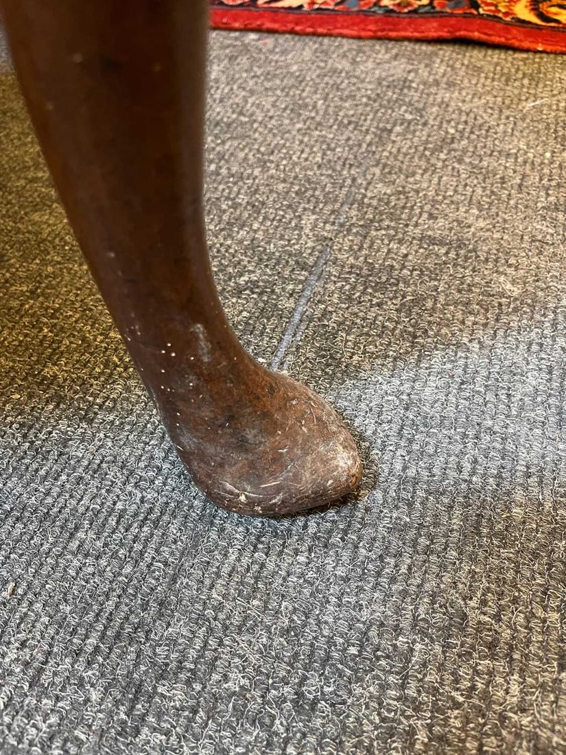 A Queen Anne-style walnut wing armchair 19th century - 15