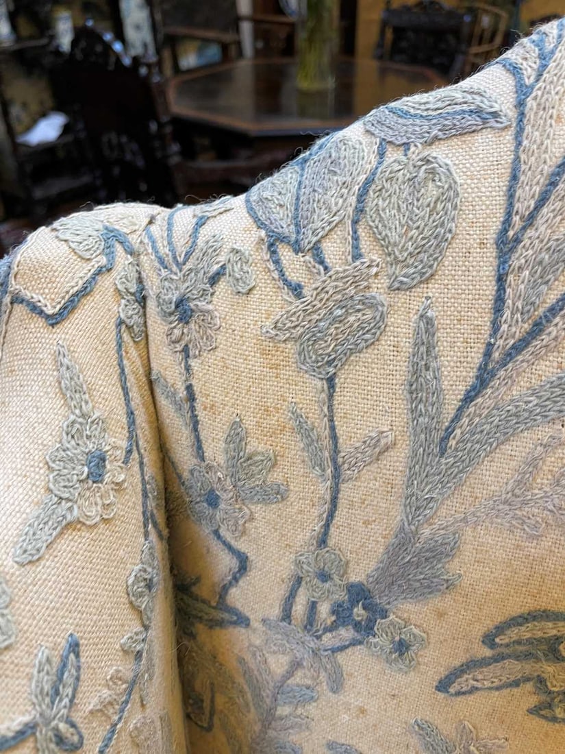 A Queen Anne-style walnut wing armchair 19th century - 16