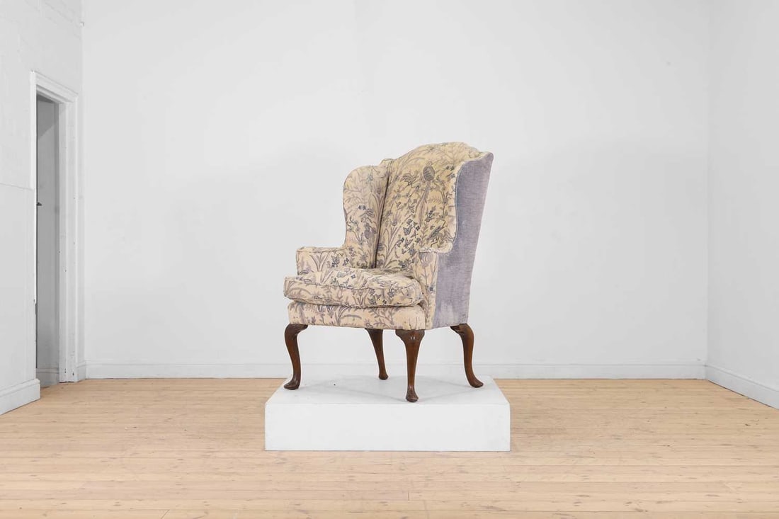 A Queen Anne-style walnut wing armchair 19th century - 2