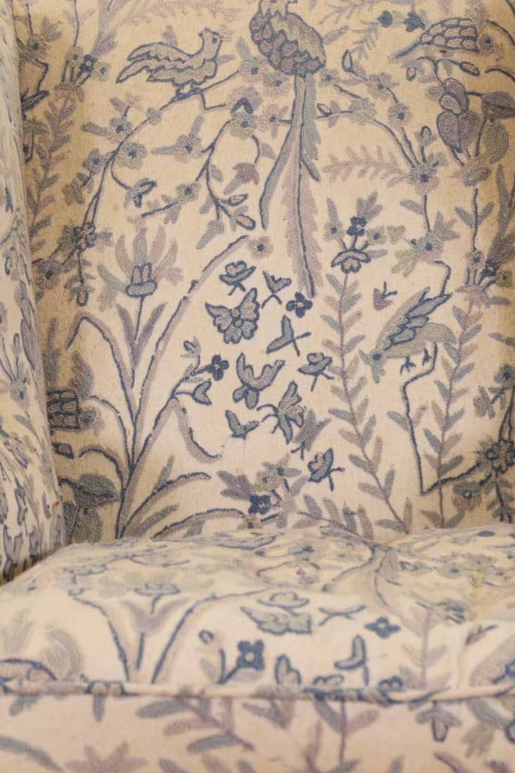 A Queen Anne-style walnut wing armchair 19th century - 6