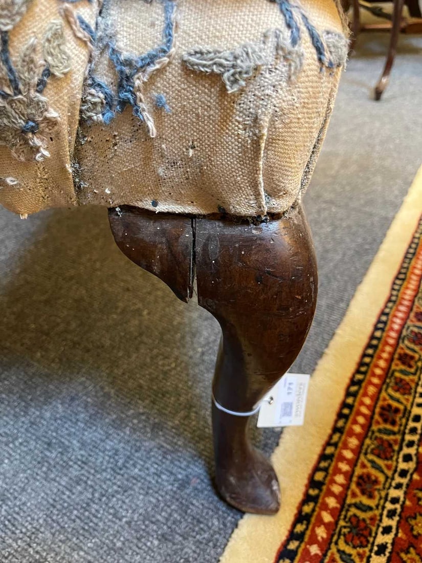 A Queen Anne-style walnut wing armchair 19th century - 8