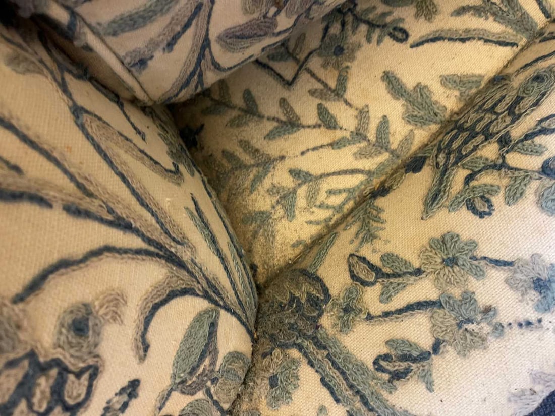 A Queen Anne-style walnut wing armchair 19th century - 9