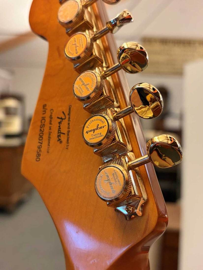 A Fender Squier Stratocaster guitar Of recent manufacture - 7