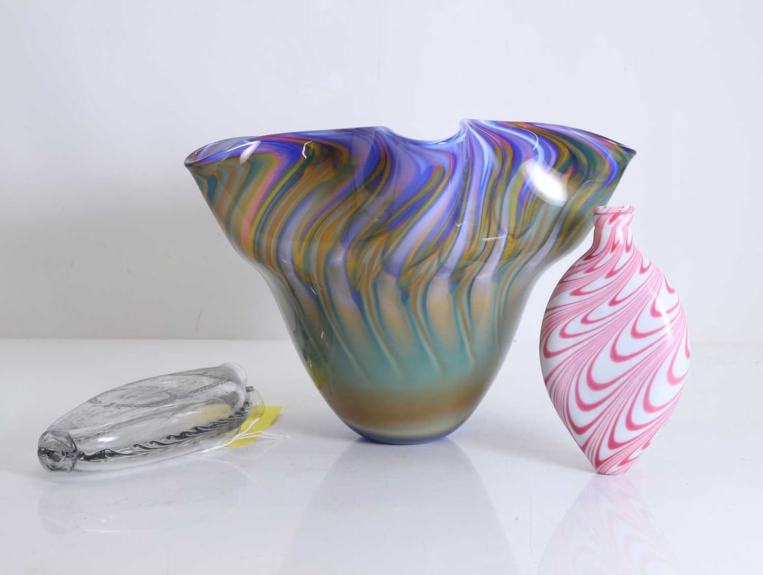 A large Rebecca Mogan glass bowl 20th century (1 of 2)