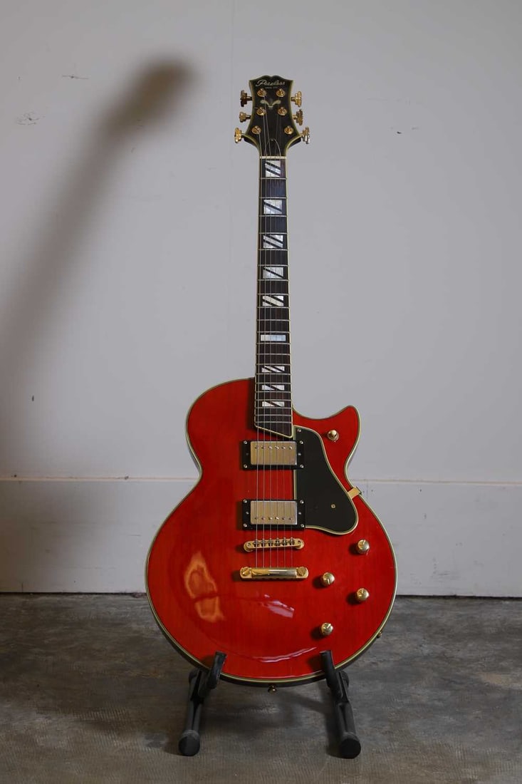 A Peerless electric guitar of recent manufacture (1 of 2)