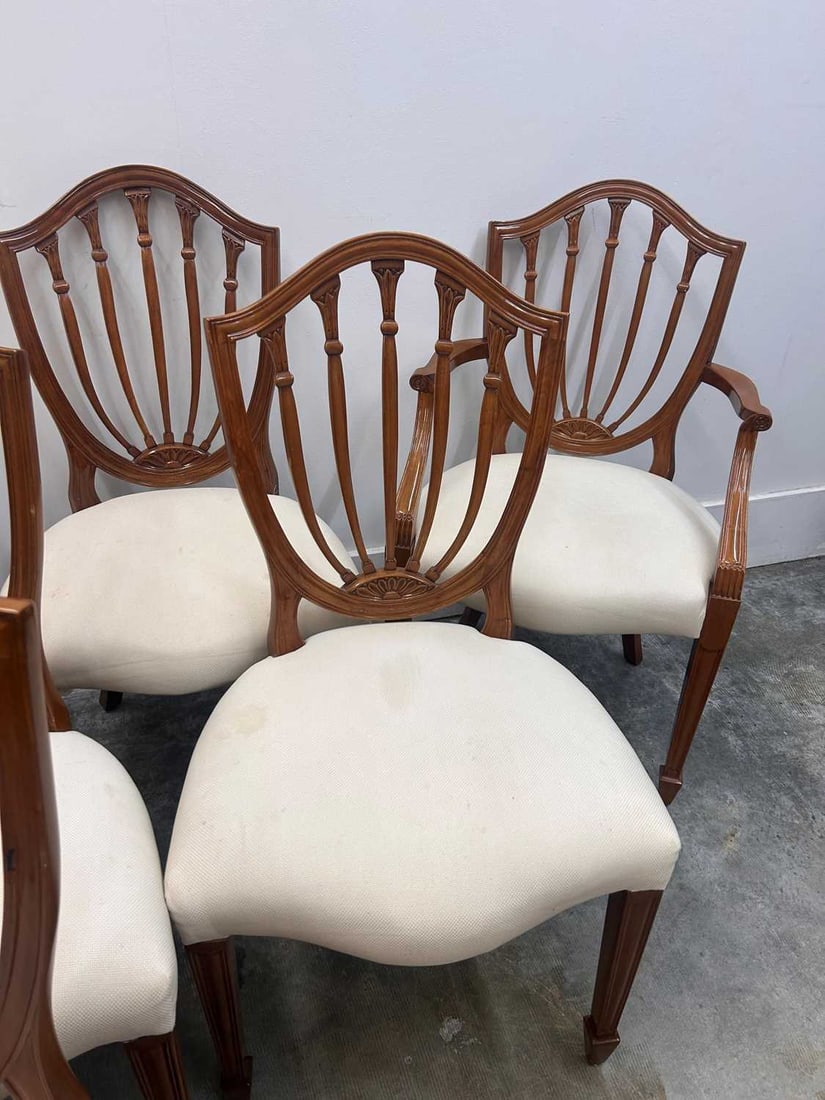 A set of Hepplewhite style mahogany dining chairs Of modern manufacture - 3
