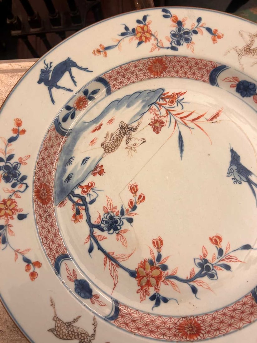 A pair of Chinese Imari porcelain dishes Qing dynasty (1644–1912) Circa 1720 - 13