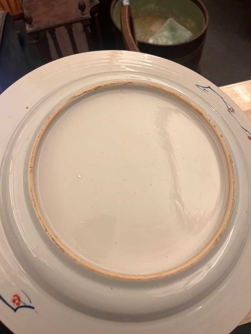 A pair of Chinese Imari porcelain dishes Qing dynasty (1644–1912) Circa 1720 - 4