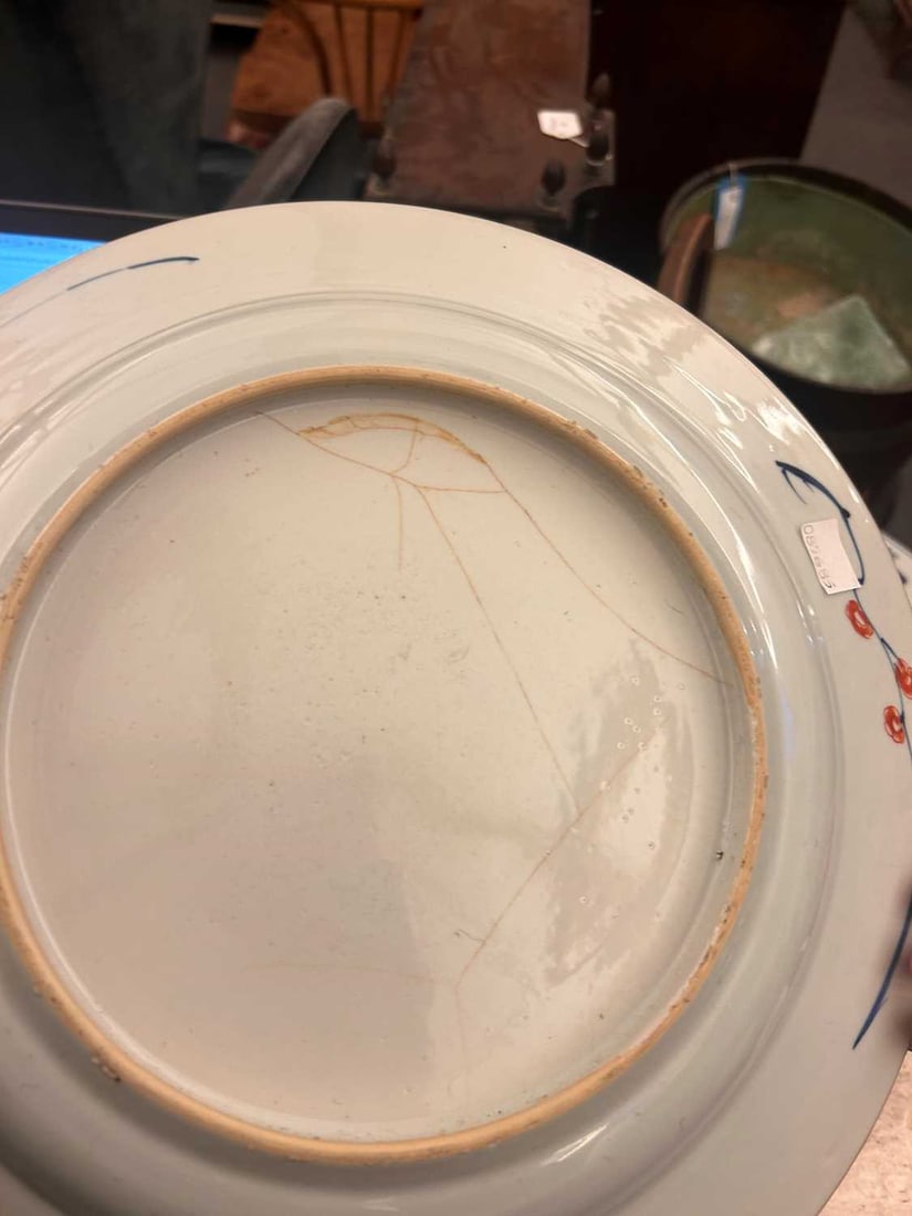 A pair of Chinese Imari porcelain dishes Qing dynasty (1644–1912) Circa 1720 - 5