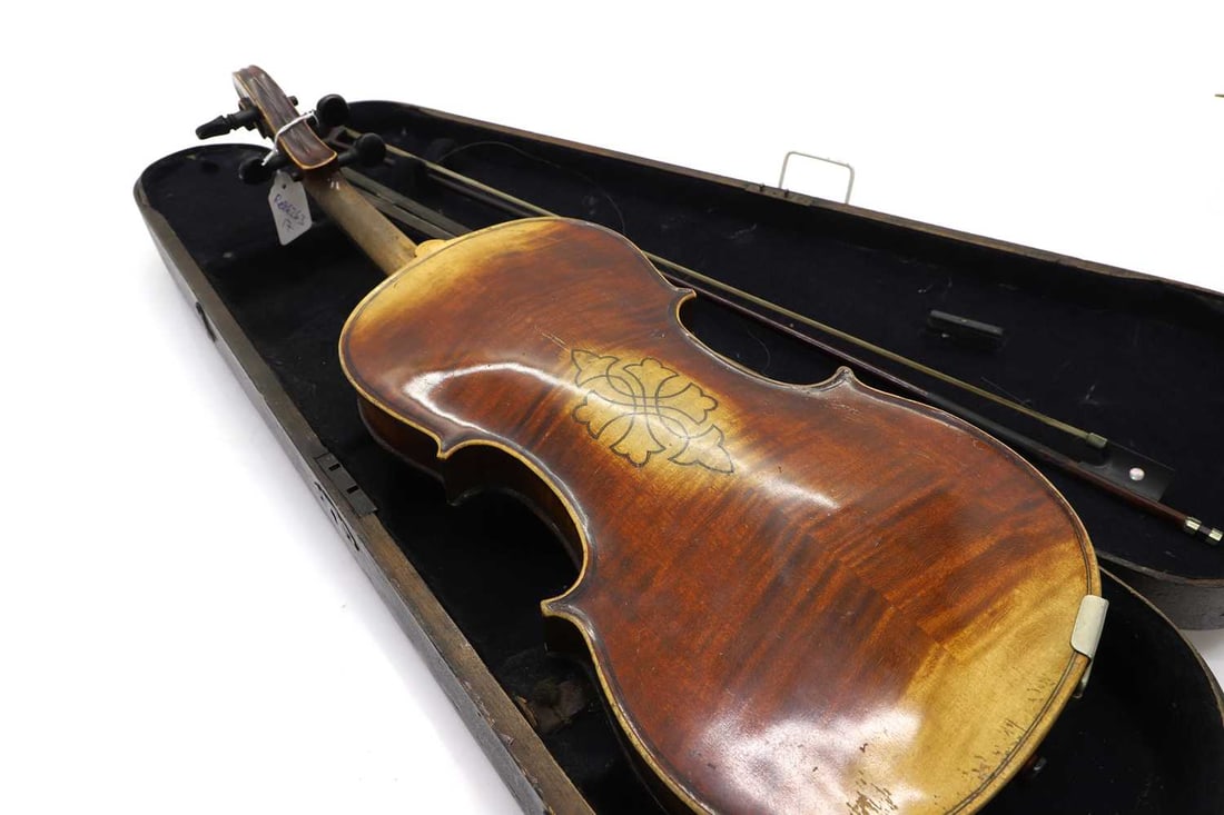 A Continental cased violin and bow Late 19th to early 20th century - 5