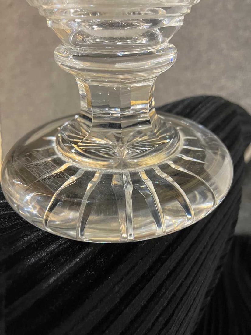 A near pair of Baccarat ‘Edwige’ cut-glass vases Circa 1950, French - 3