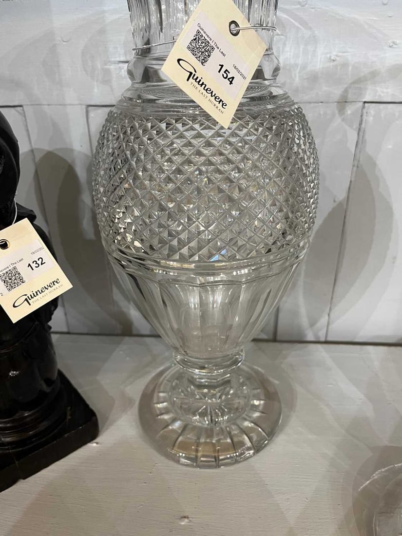 A near pair of Baccarat ‘Edwige’ cut-glass vases Circa 1950, French - 4