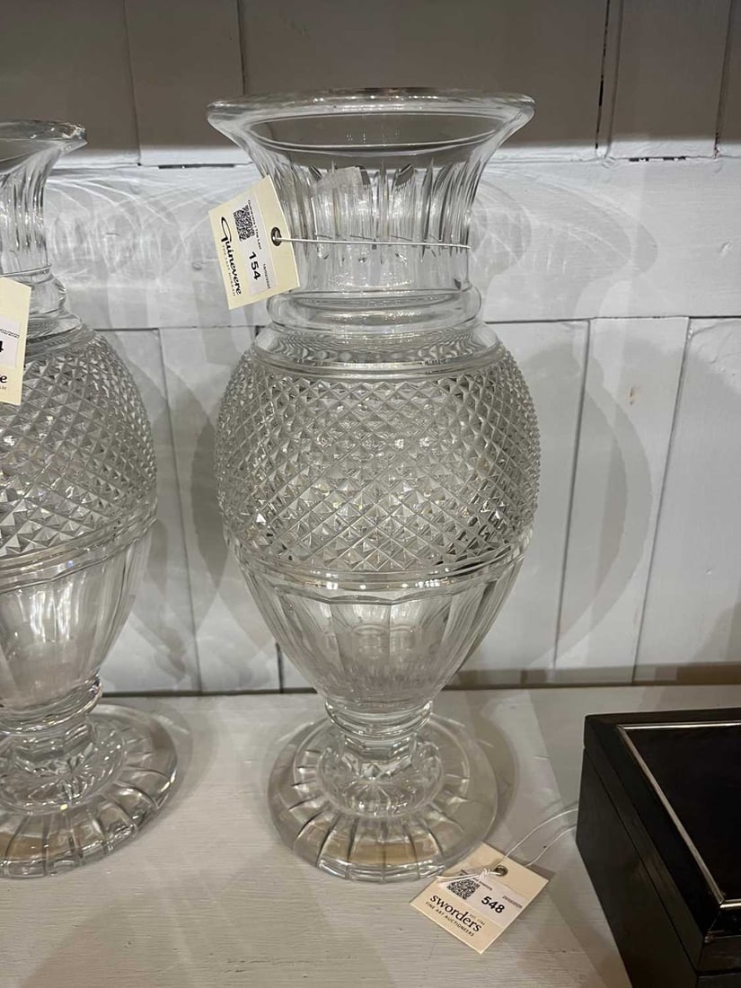 A near pair of Baccarat ‘Edwige’ cut-glass vases Circa 1950, French - 5