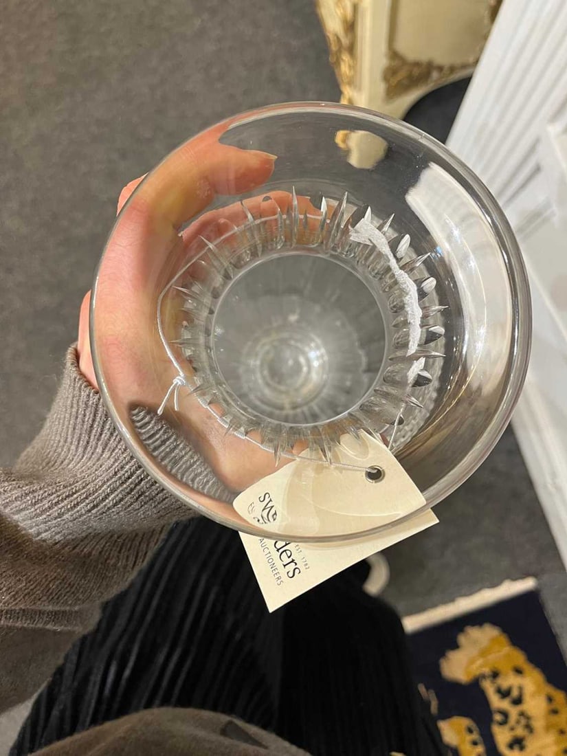 A near pair of Baccarat ‘Edwige’ cut-glass vases Circa 1950, French - 7