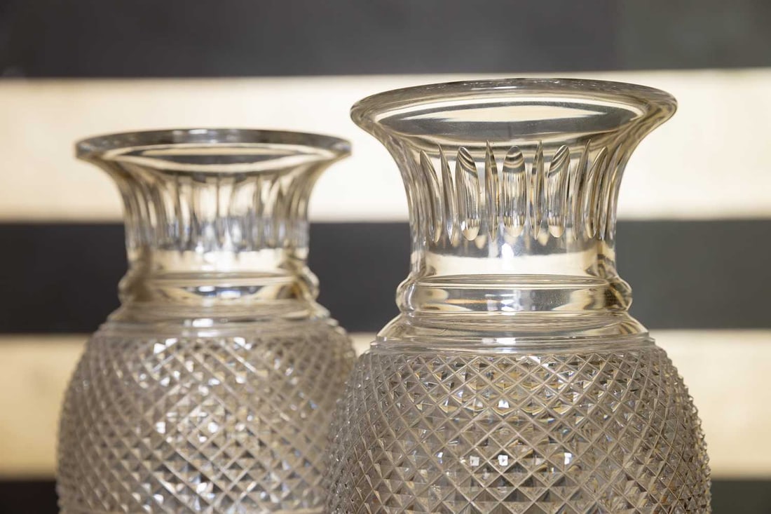 A near pair of Baccarat ‘Edwige’ cut-glass vases Circa 1950, French - 8