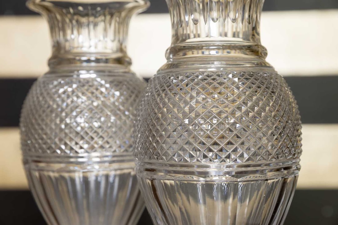A near pair of Baccarat ‘Edwige’ cut-glass vases Circa 1950, French - 9