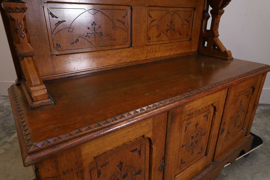 A Victorian oak aesthetic movement buffet Circa 1880 - 3