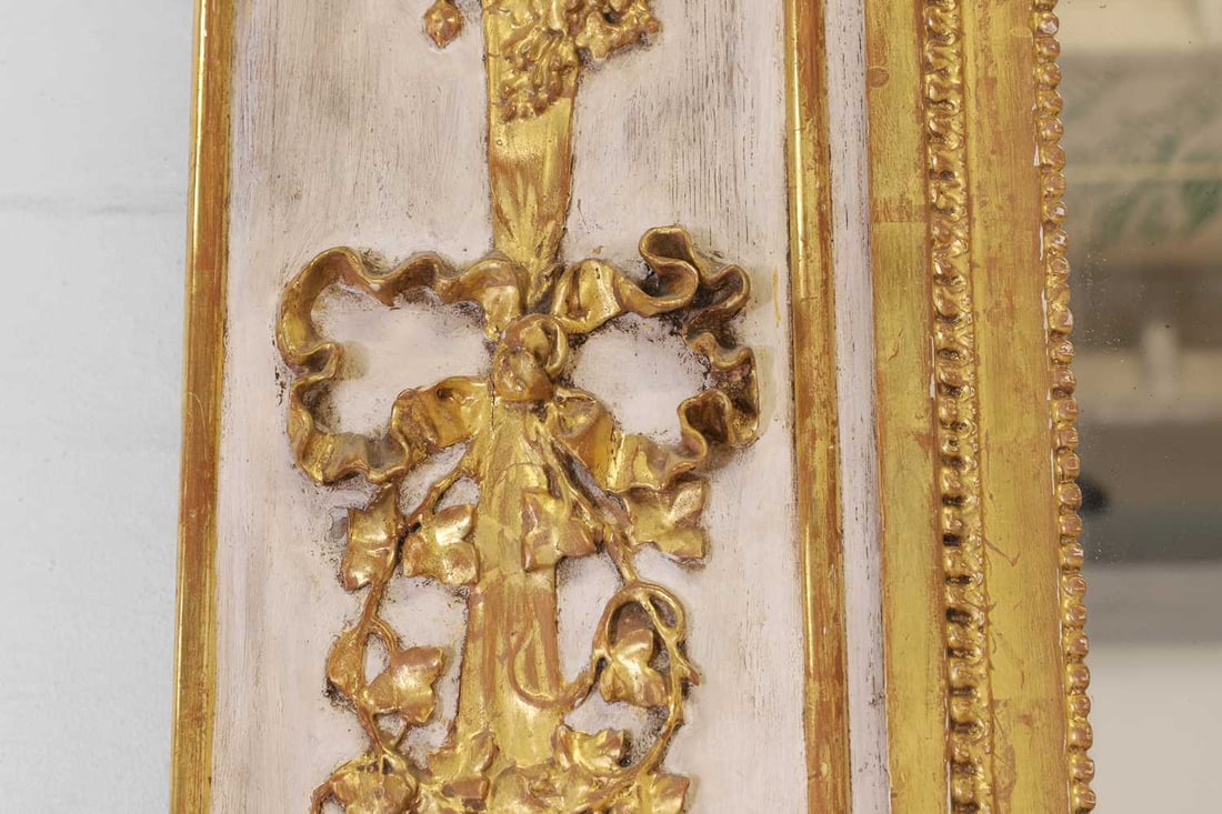 A large Louis XVI-style painted and parcel-gilt wooden pier mirror 19th century, French - 4