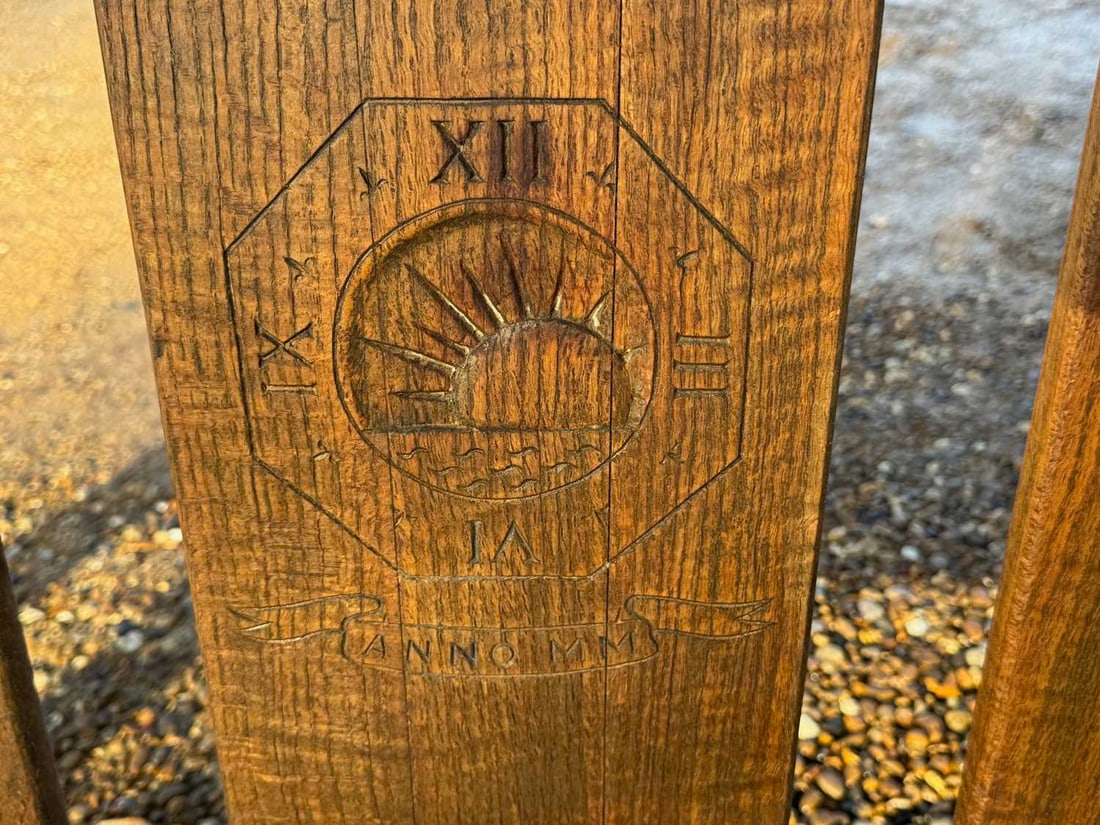 A wooden garden bench Of modern manufacture - 2