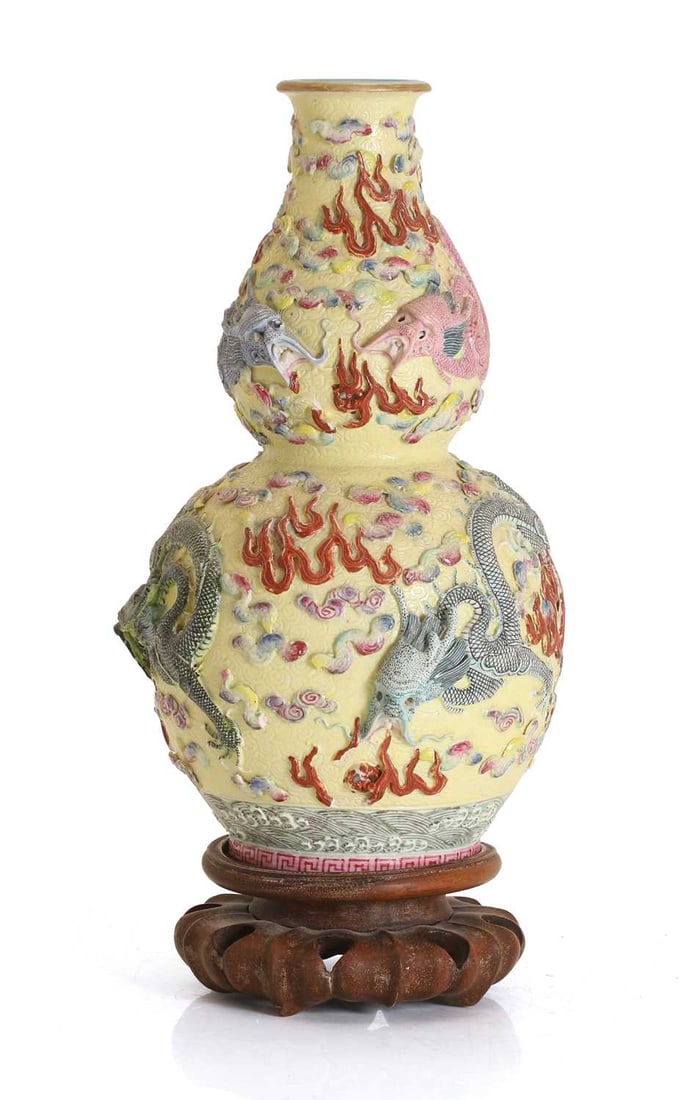 A Chinese famille rose double gourd vase Republic period (1912-1949) - 2