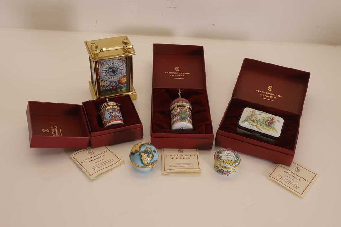 A group of Staffordshire enamel boxes 20th century / 21st century - 2