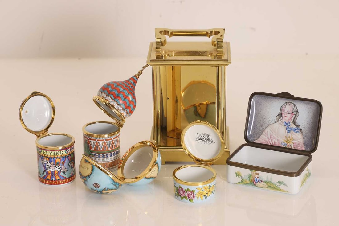 A group of Staffordshire enamel boxes 20th century / 21st century - 3