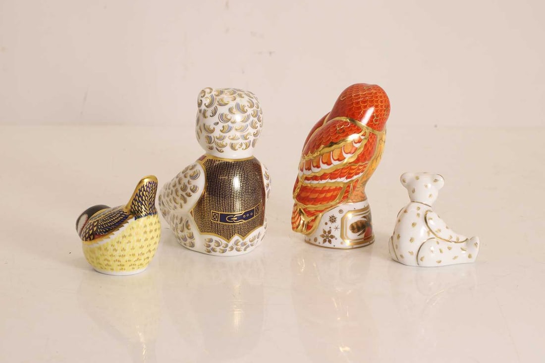 A collection of Crown Derby Imari style porcelain animal paperweights - 2