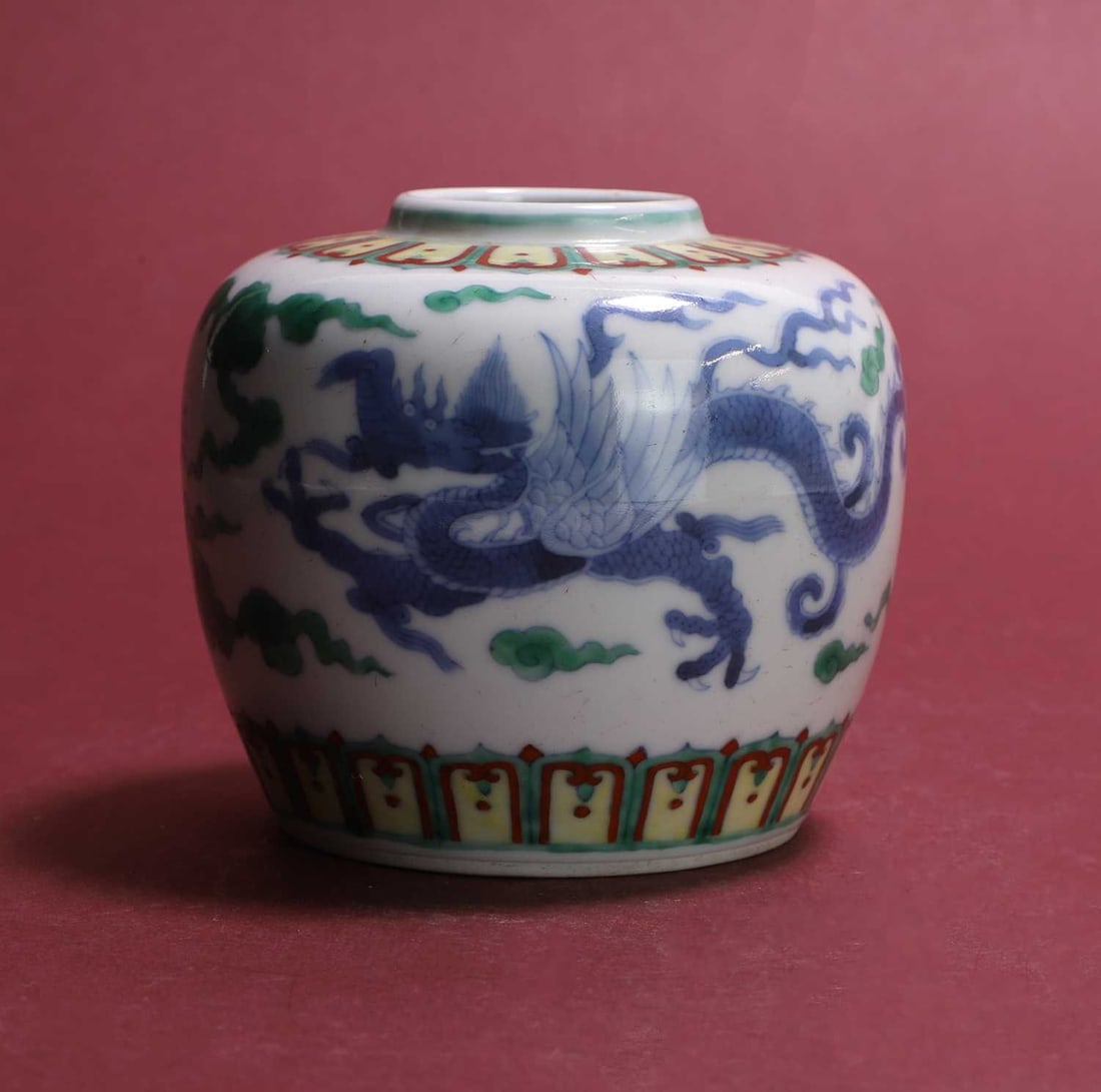 A Chinese doucai porcelain jar of ovoid form - 3