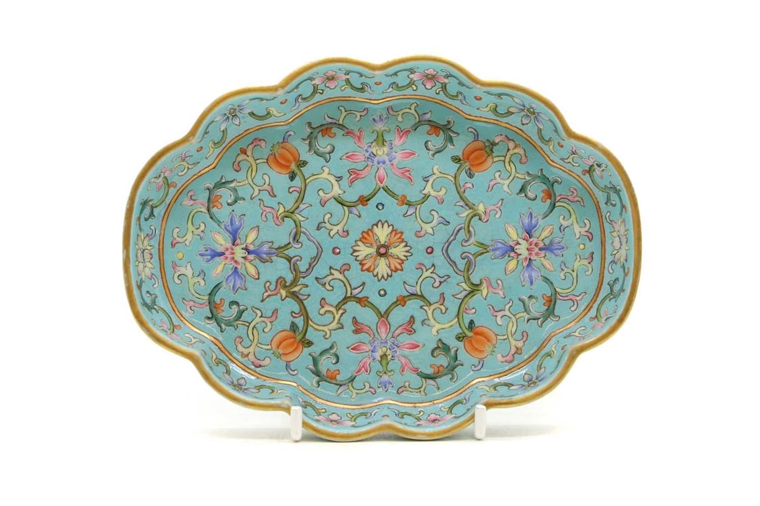 A Chinese famille rose porcelain dish 20th century - 2