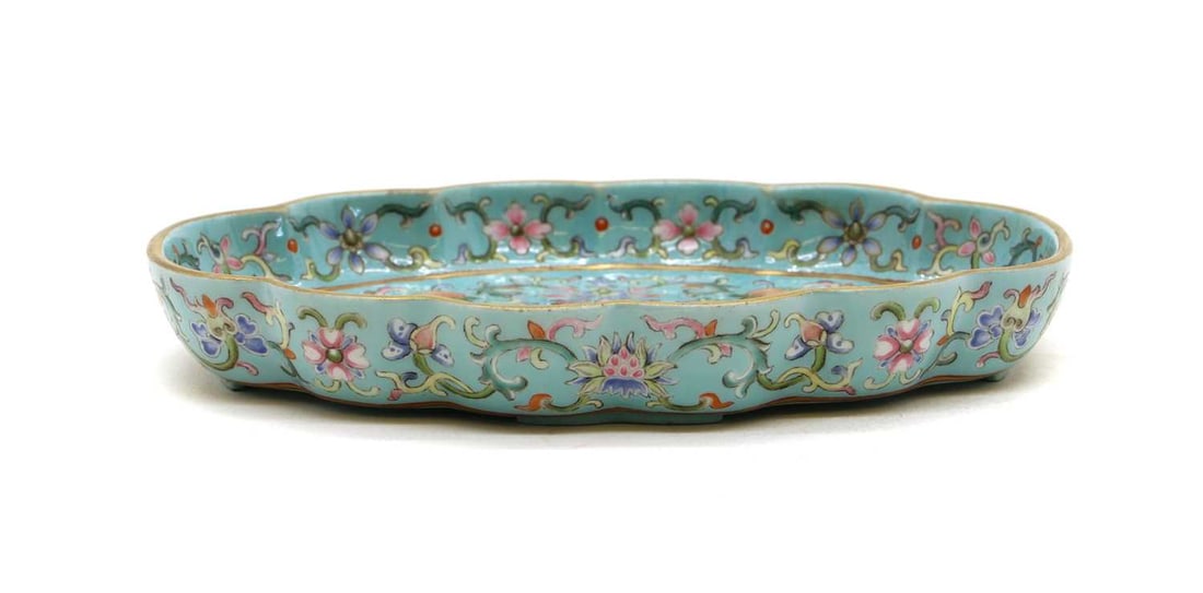 A Chinese famille rose porcelain dish 20th century - 3
