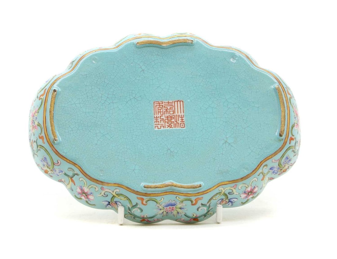 A Chinese famille rose porcelain dish 20th century - 4