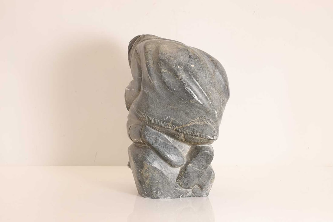 An Inuit carved serpentine figure, First half 20th century, Canadian - 7