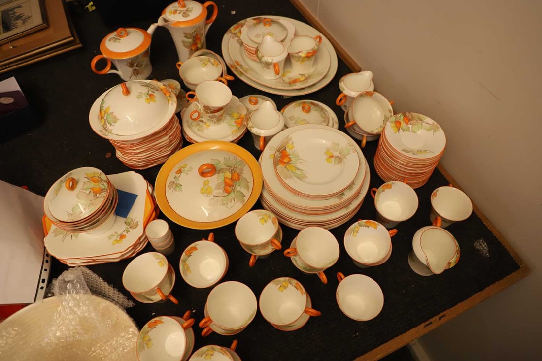 A collection of Shelley tea and dinnerwares Of modern manufacture - 2