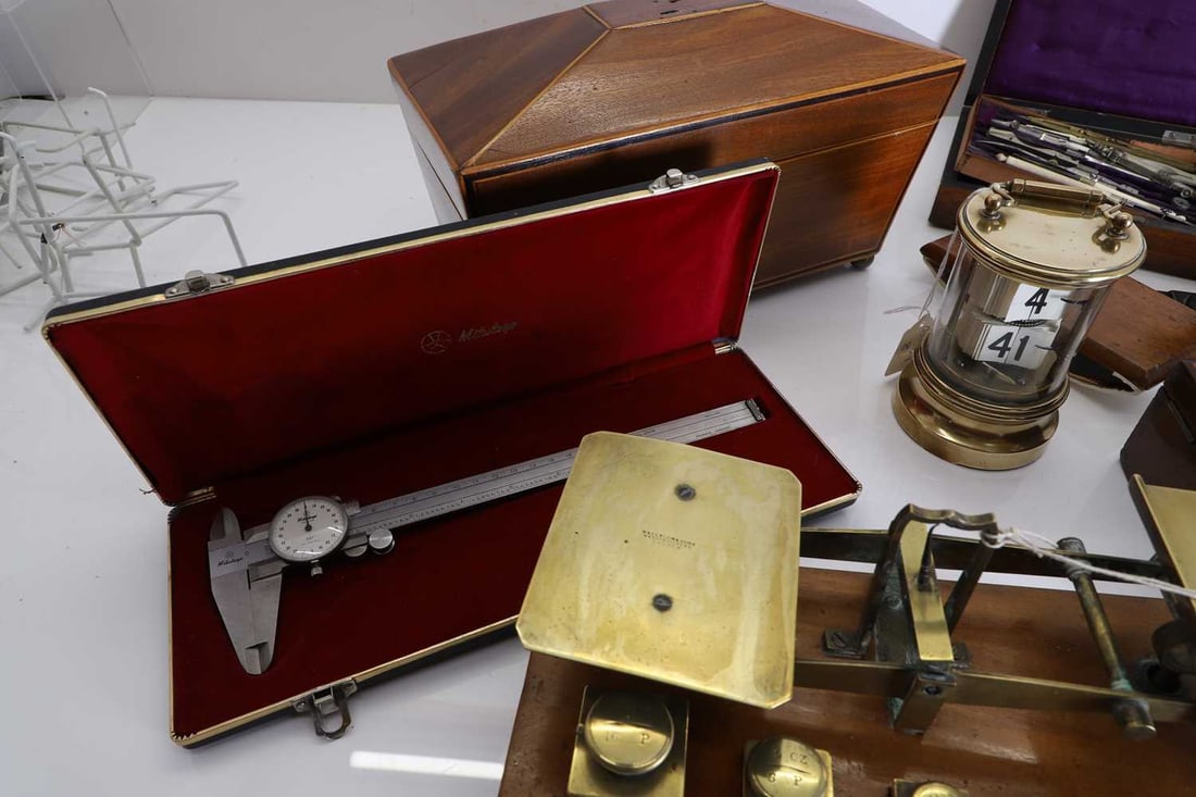 A set of postal scales, 20th century and later - 2