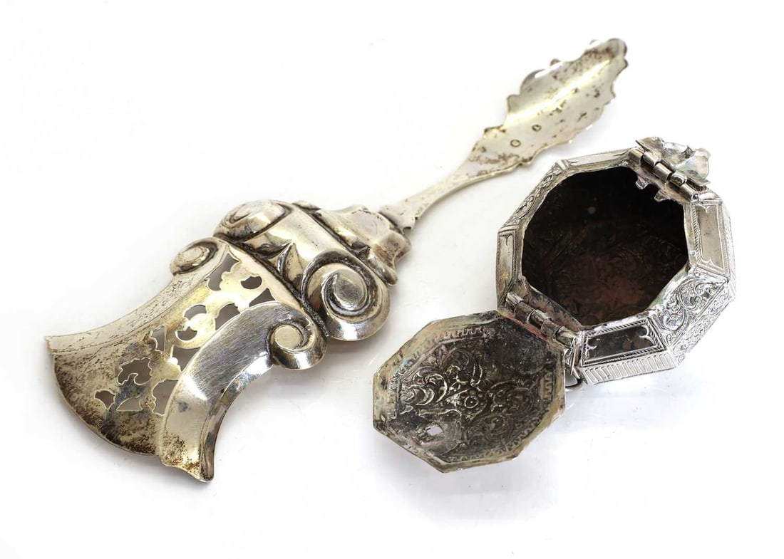 A Peranakan silver betel nut box, Circa 1900 - 2