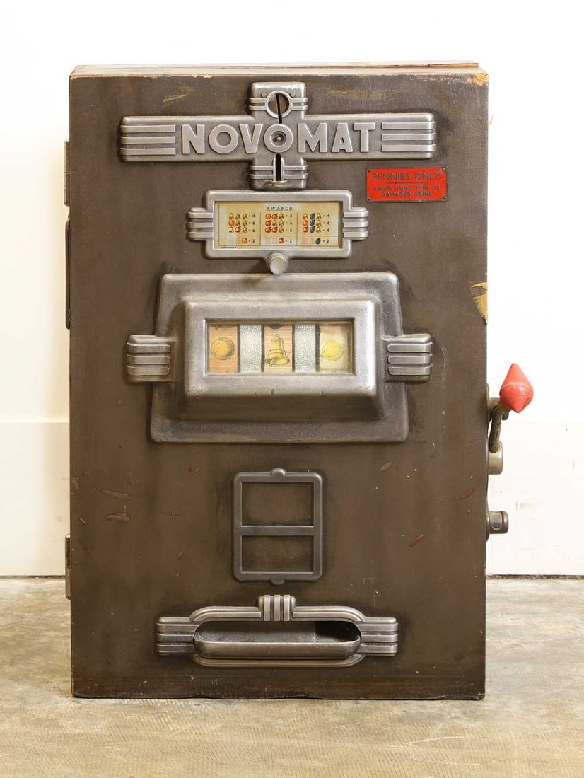 A Novomat one arm bandit 20th century (1 of 5)