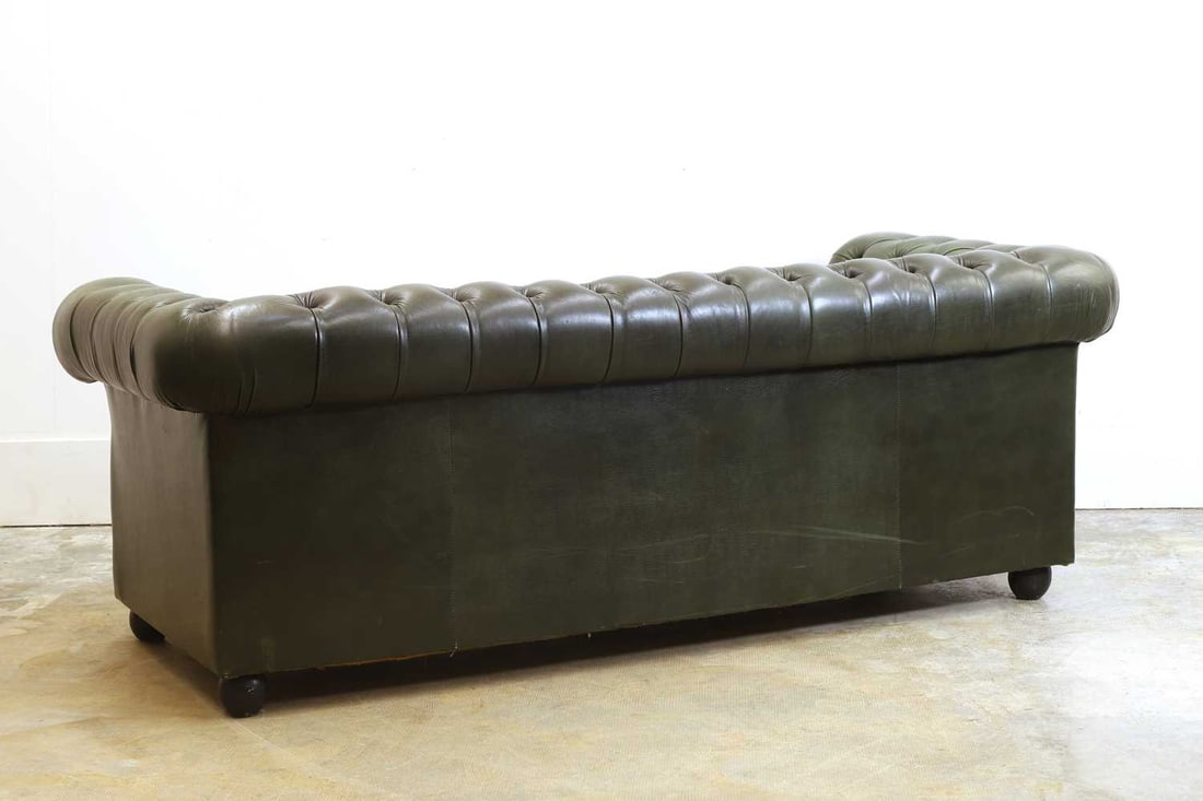 A Chesterfield style three seater settee, 20th century - 2