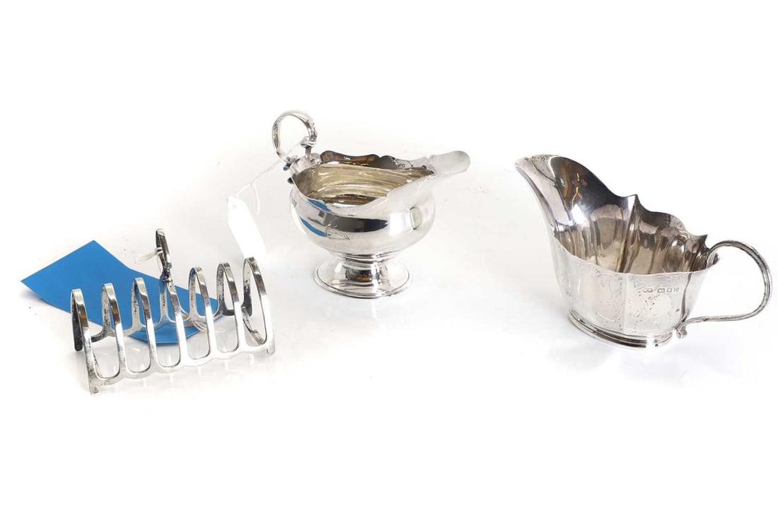 A collection of silver items, (1 of 1)