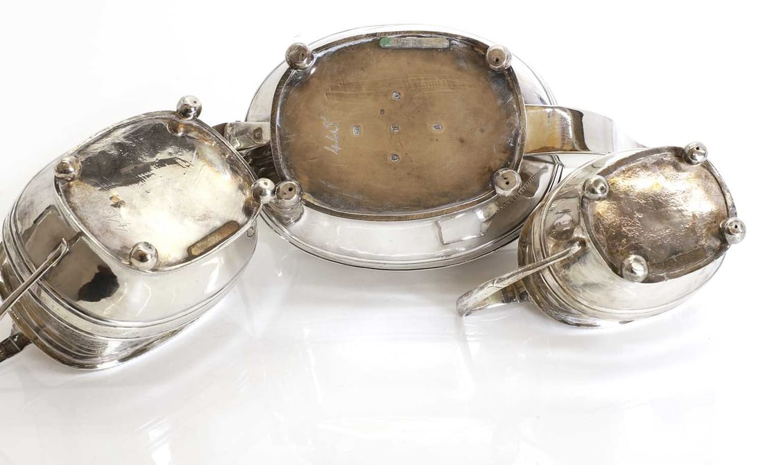 A Victorian silver tea service, - 3