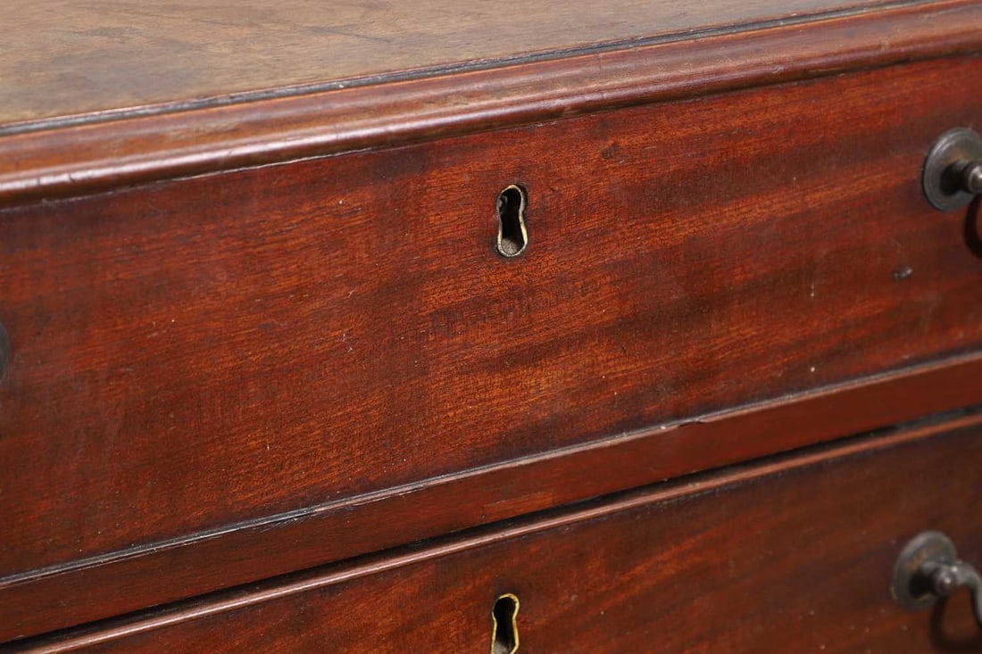 A George III mahogany chest of drawers Circa 18th century - 2