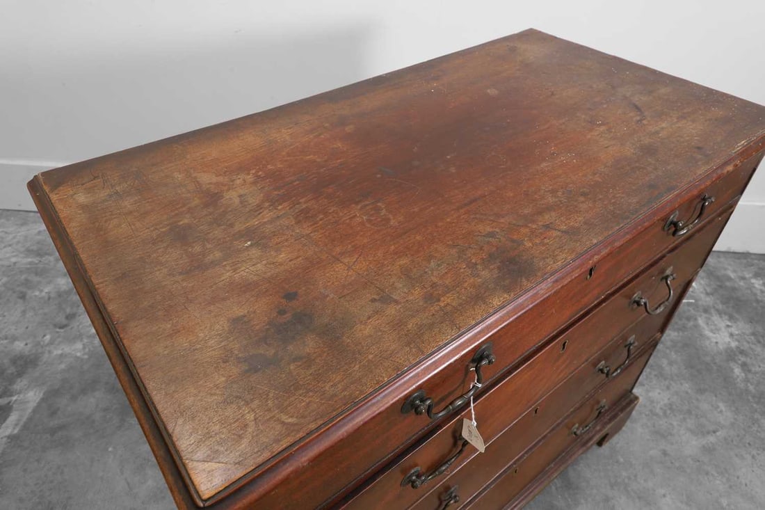 A George III mahogany chest of drawers Circa 18th century - 3