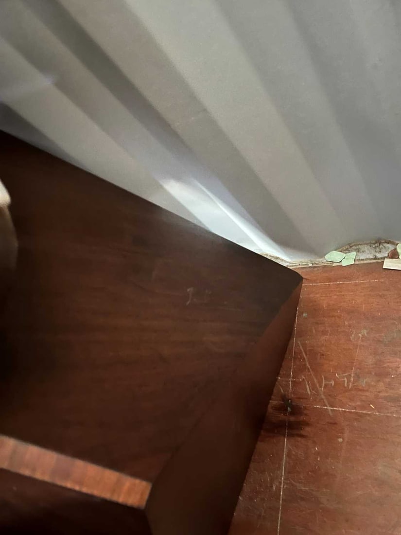 A contemporary glass topped desk 20th / 21st century - 5