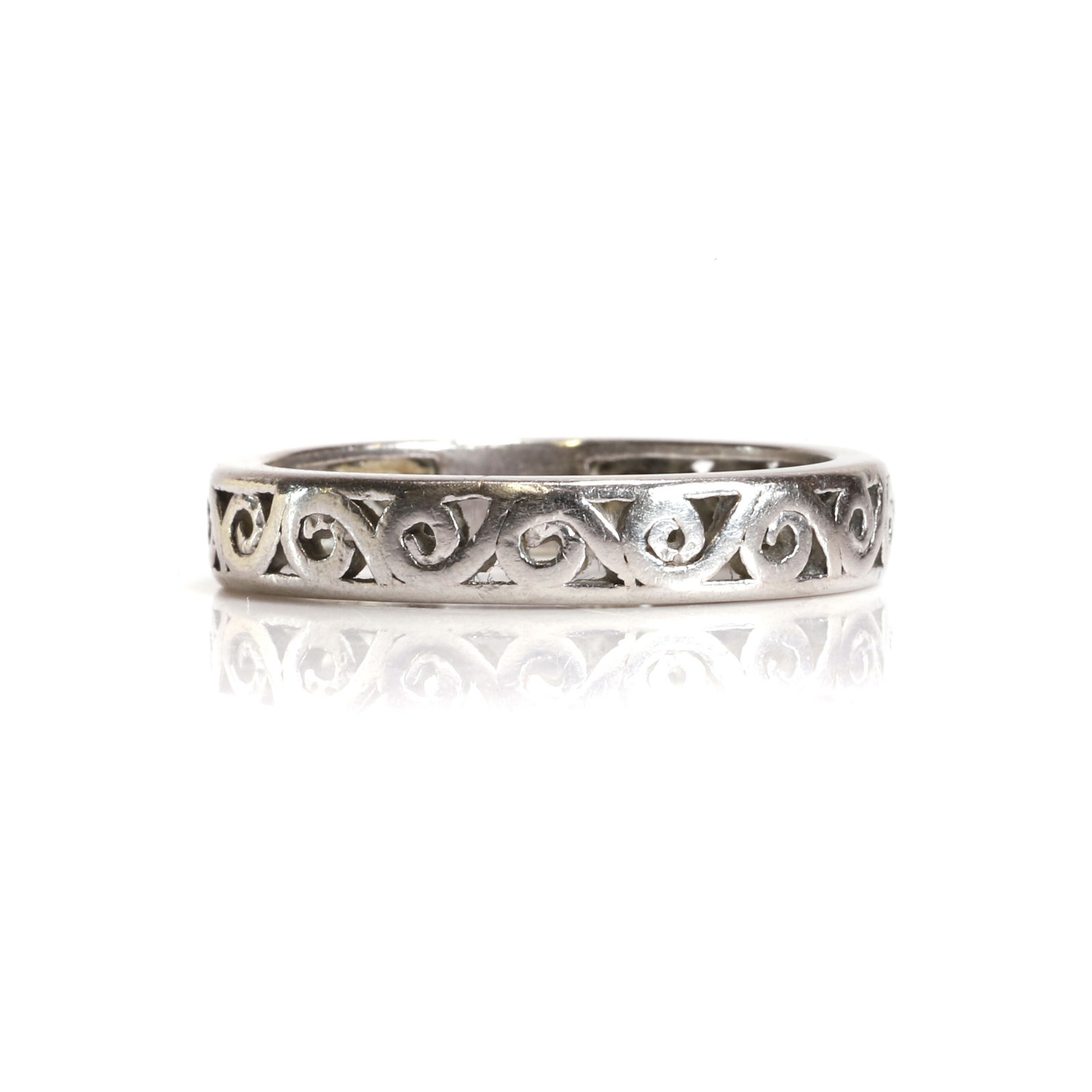 An Art Deco wedding ring, (1 of 2)