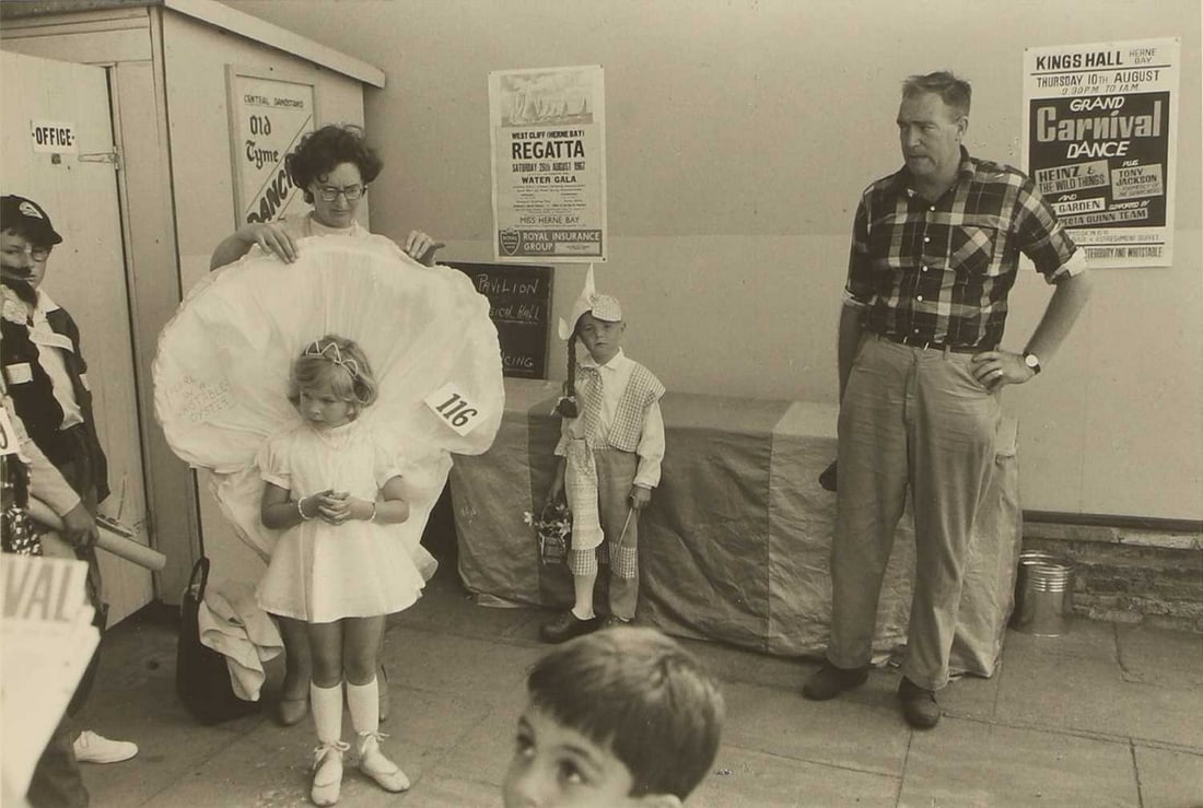 ▲ Tony Ray Jones (British, 1941-1972) Herne Bay, 1967 (1 of 3)